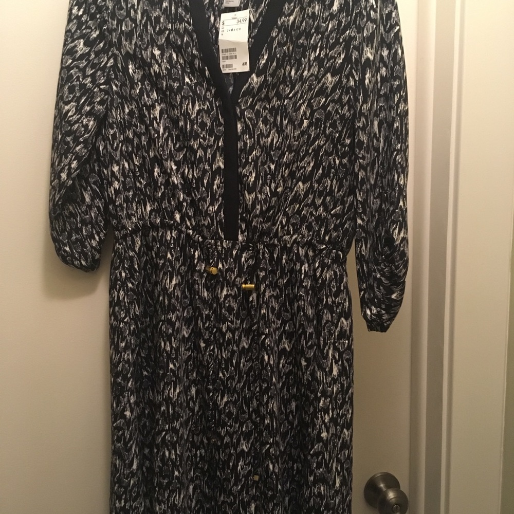 Dress - Picture 2 of 4
